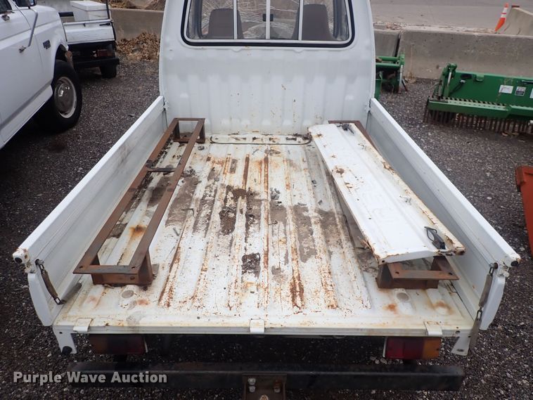 image for item DQ3924 1992 Daihatsu  mini truck