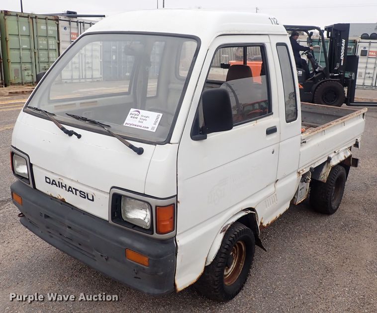 image for item DQ3925 1993 Daihatsu  mini truck