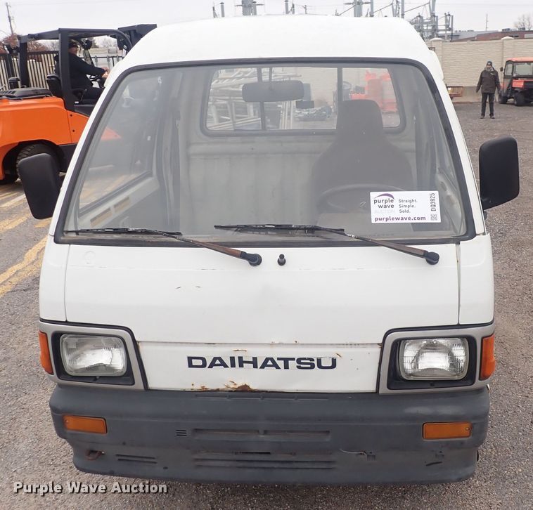 image for item DQ3925 1993 Daihatsu  mini truck