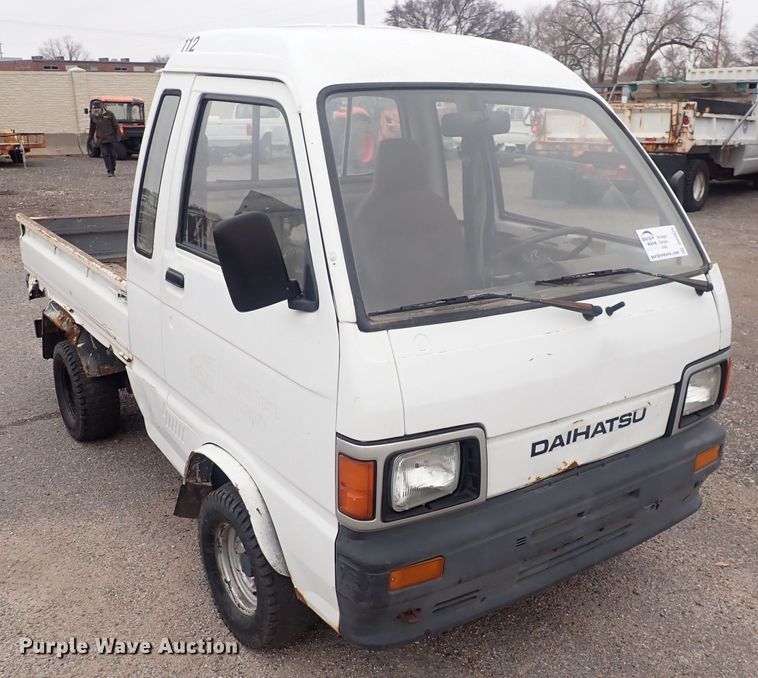 image for item DQ3925 1993 Daihatsu  mini truck