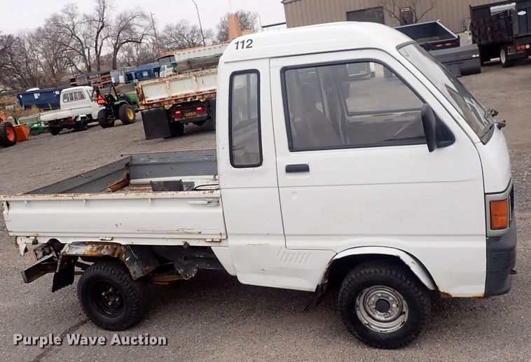 image for item DQ3925 1993 Daihatsu  mini truck