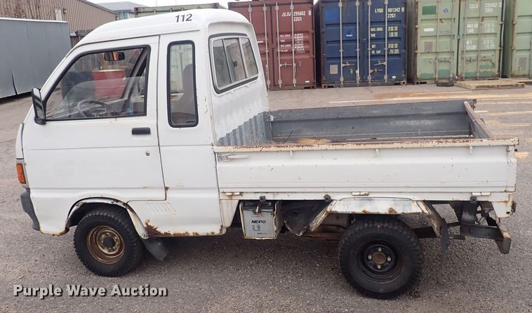 image for item DQ3925 1993 Daihatsu  mini truck