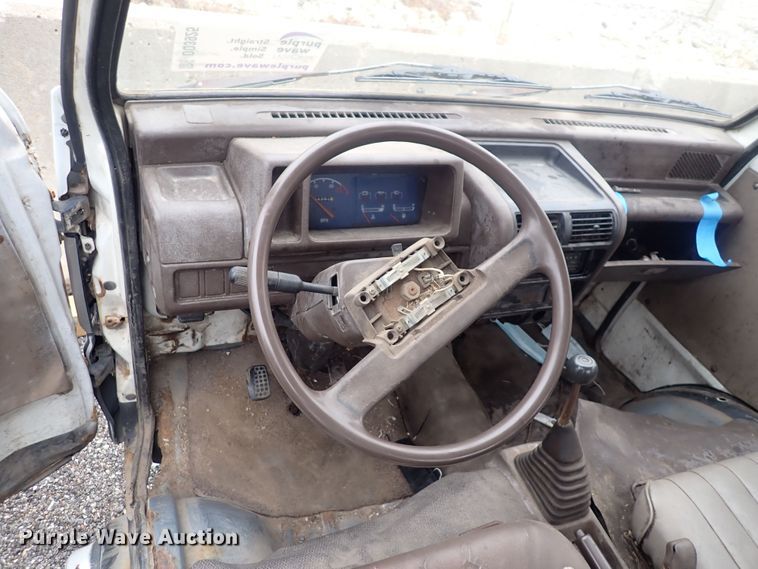 image for item DQ3925 1993 Daihatsu  mini truck