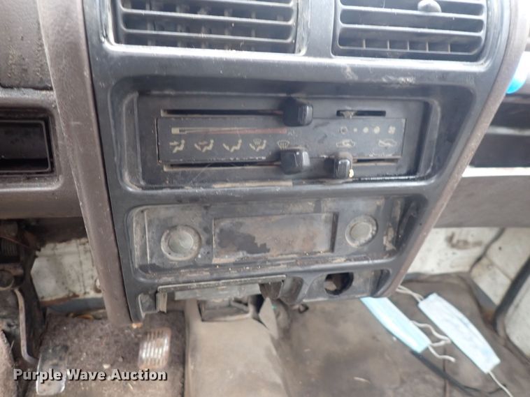 image for item DQ3925 1993 Daihatsu  mini truck