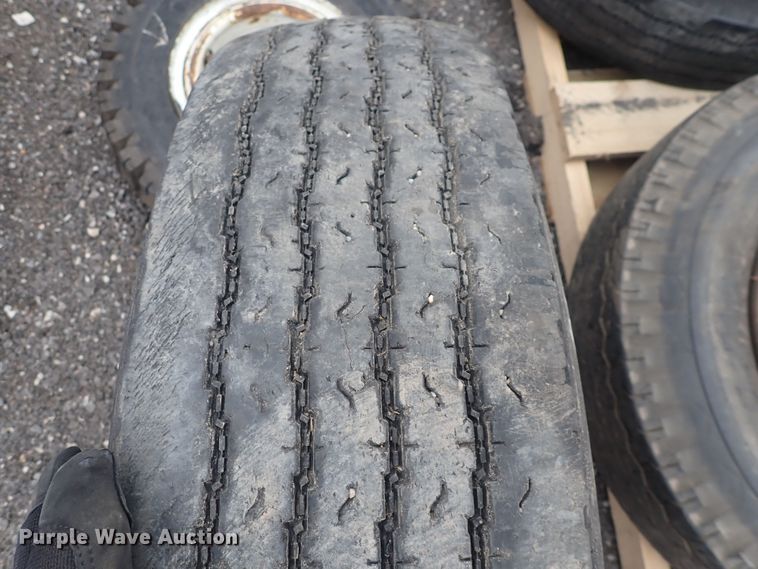 image for item DQ3928 (5) tires and wheels