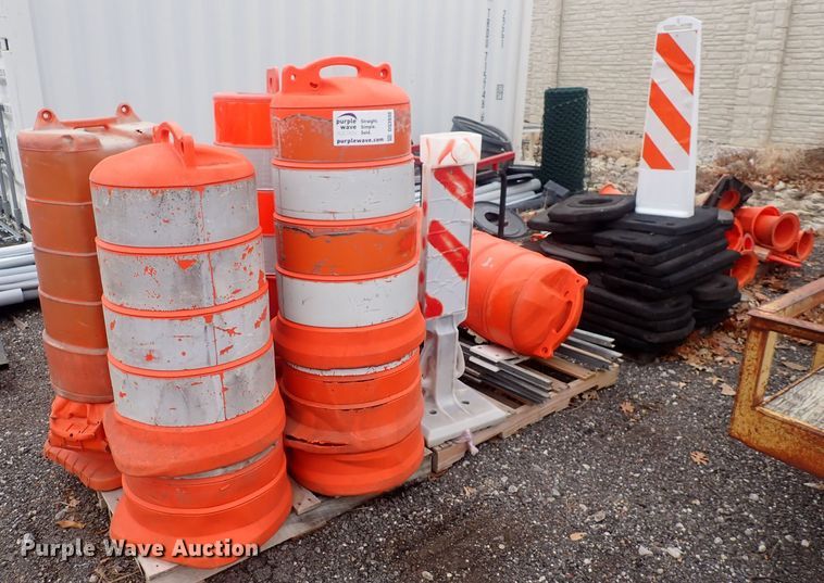 image for item DQ3930 Road safety equipment