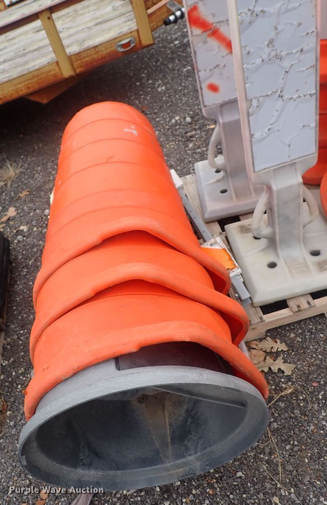 image for item DQ3930 Road safety equipment