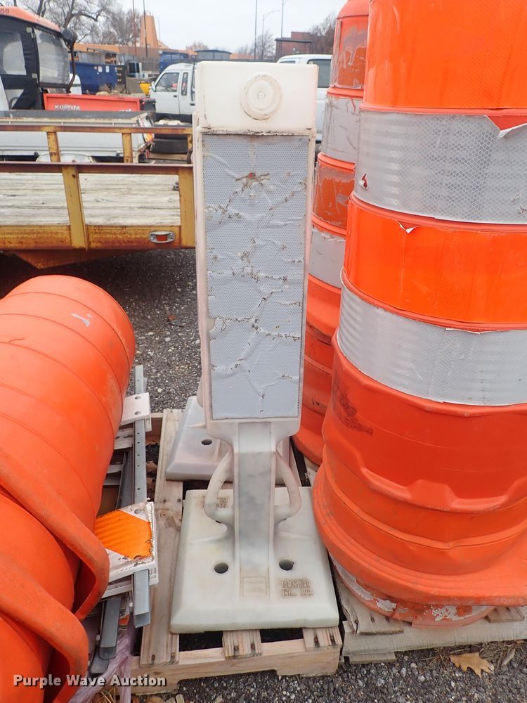 image for item DQ3930 Road safety equipment