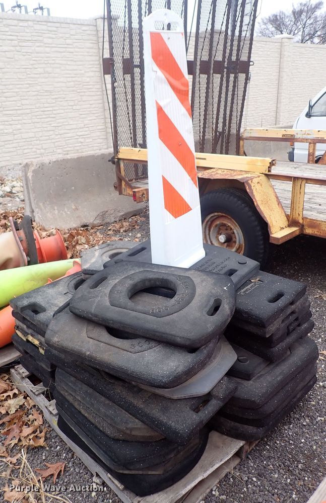 image for item DQ3930 Road safety equipment