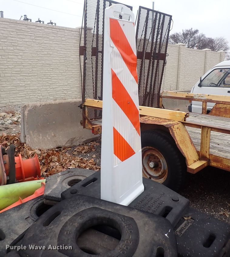 image for item DQ3930 Road safety equipment