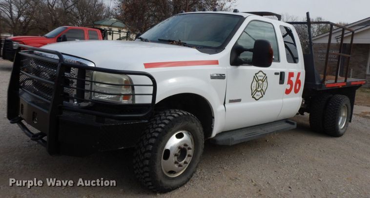 image for item HG9267 2006 Ford F350 Super Duty Lariat  SuperCab flatbed pickup truck