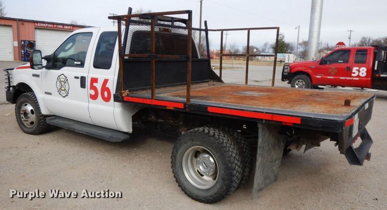 image for item HG9267 2006 Ford F350 Super Duty Lariat  SuperCab flatbed pickup truck