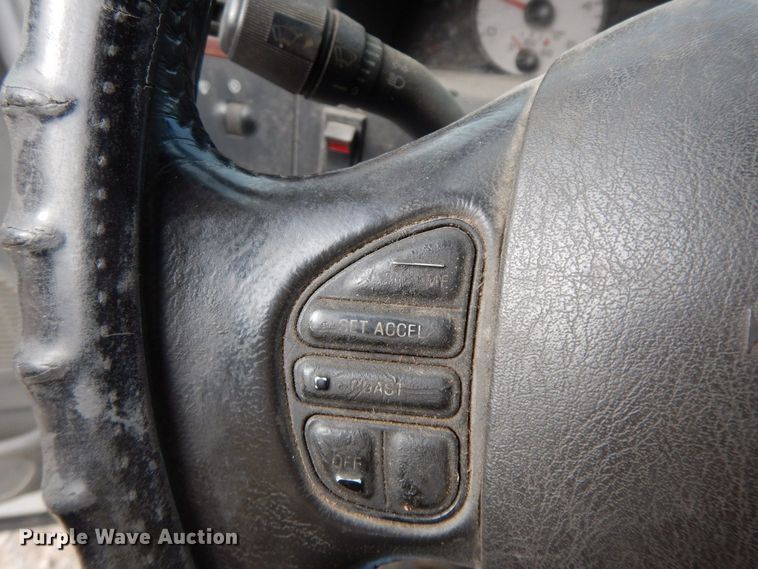 image for item HG9267 2006 Ford F350 Super Duty Lariat  SuperCab flatbed pickup truck