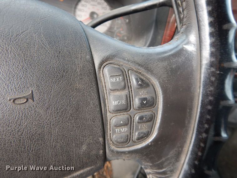 image for item HG9267 2006 Ford F350 Super Duty Lariat  SuperCab flatbed pickup truck