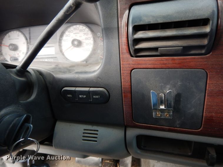 image for item HG9267 2006 Ford F350 Super Duty Lariat  SuperCab flatbed pickup truck