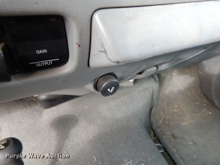 image for item HG9267 2006 Ford F350 Super Duty Lariat  SuperCab flatbed pickup truck