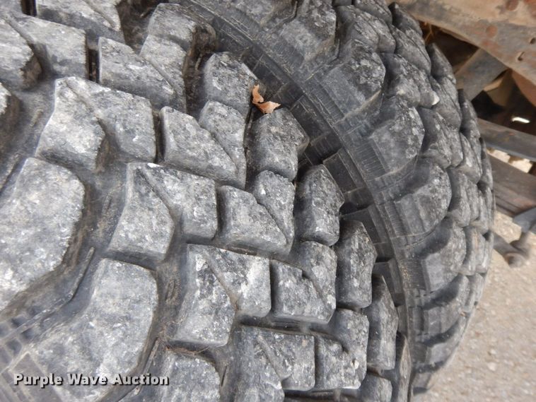 image for item HG9267 2006 Ford F350 Super Duty Lariat  SuperCab flatbed pickup truck