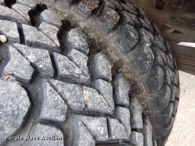 image for item HG9267 2006 Ford F350 Super Duty Lariat  SuperCab flatbed pickup truck