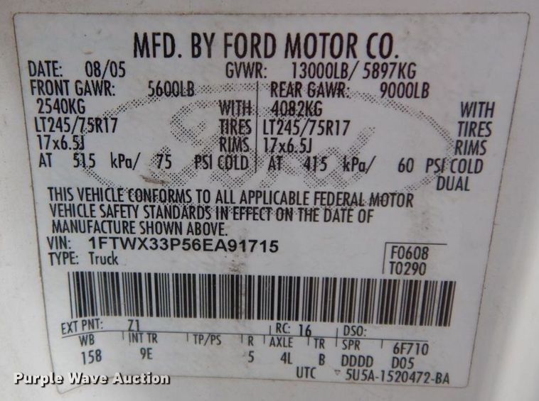 image for item HG9267 2006 Ford F350 Super Duty Lariat  SuperCab flatbed pickup truck