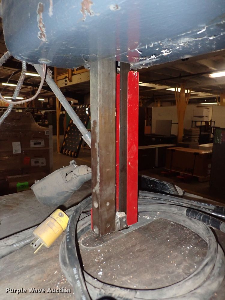 image for item HP9294 Grob  band saw welder