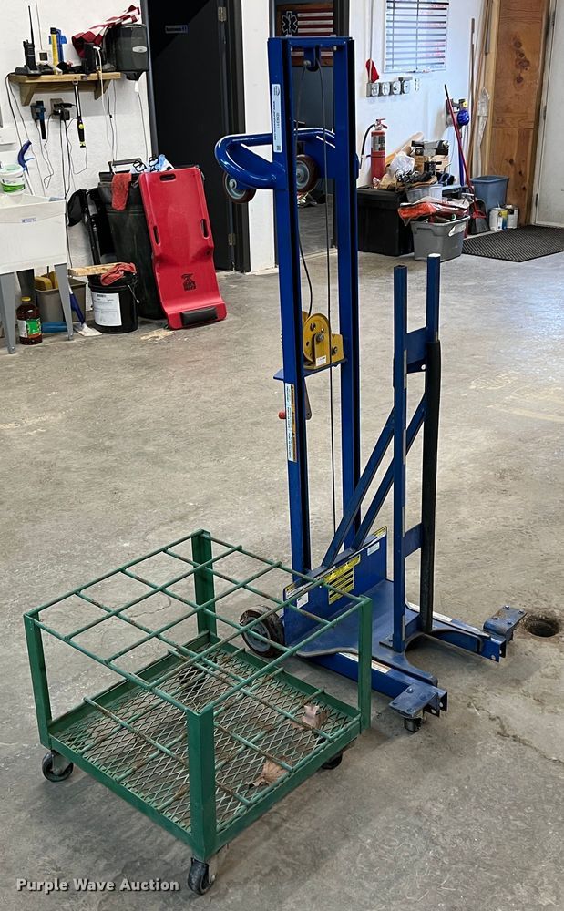image for item ID9311 Oxygen tank cart