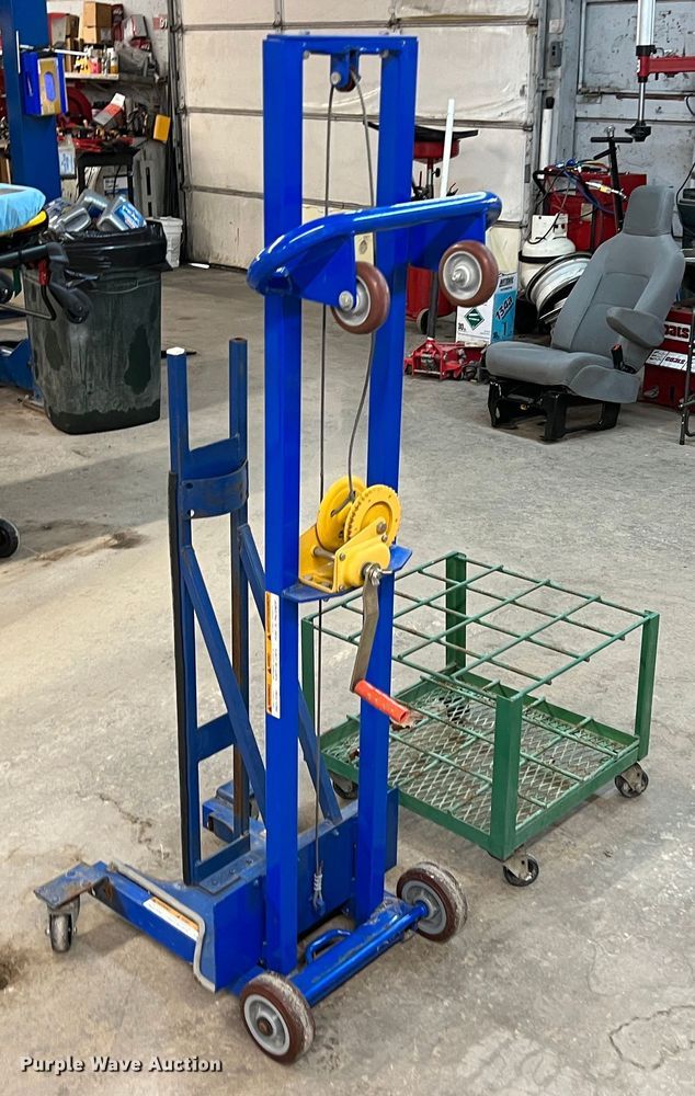 image for item ID9311 Oxygen tank cart