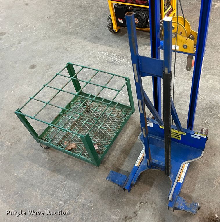 image for item ID9311 Oxygen tank cart