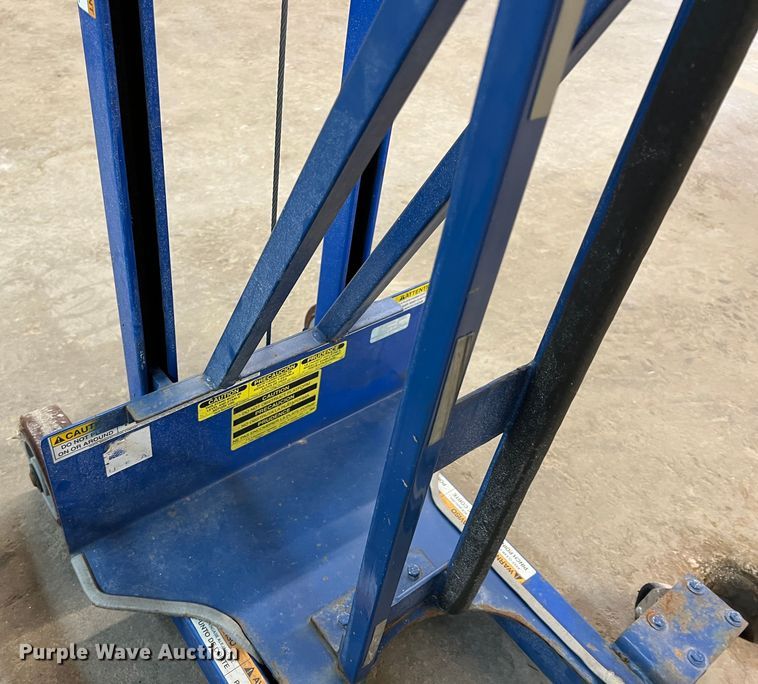 image for item ID9311 Oxygen tank cart