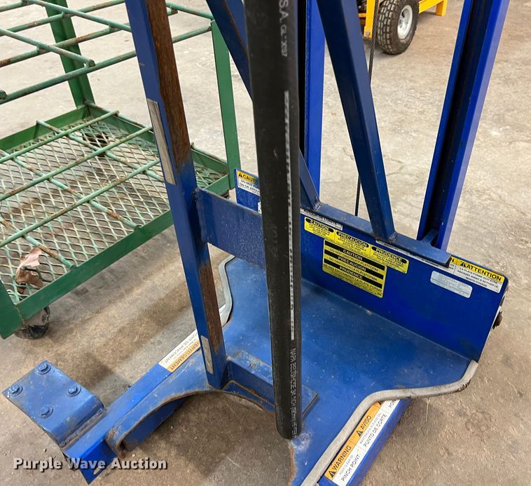 image for item ID9311 Oxygen tank cart