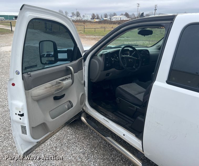 image for item ID9313 2009 GMC Sierra 2500HD  Ext. Cab pickup truck