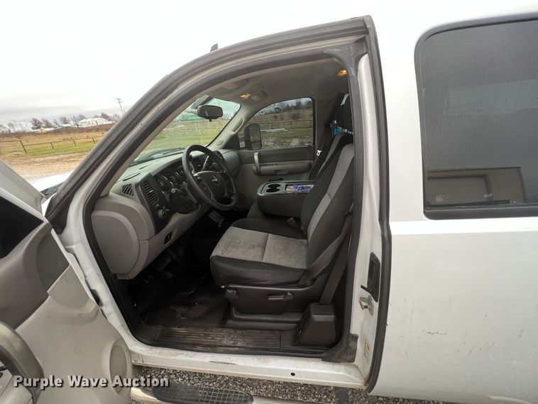 image for item ID9313 2009 GMC Sierra 2500HD  Ext. Cab pickup truck