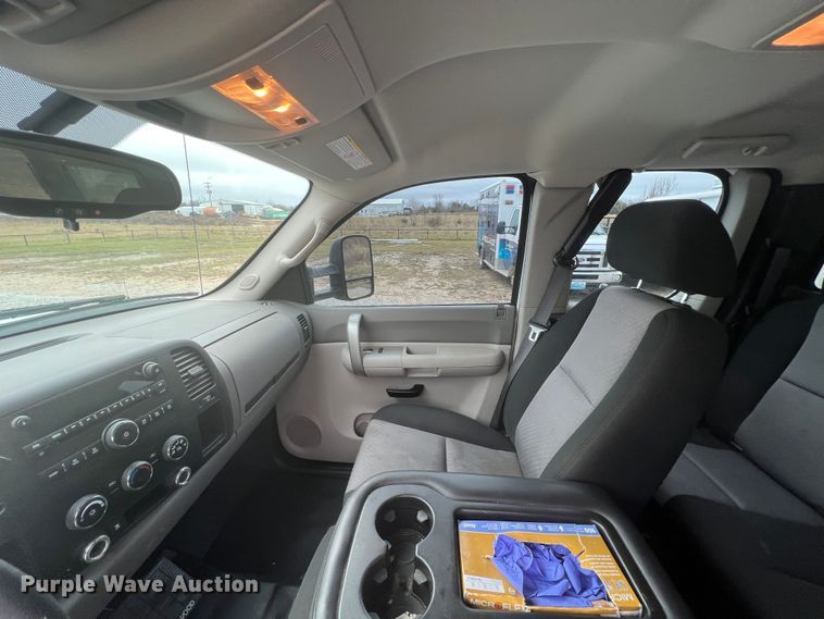 image for item ID9313 2009 GMC Sierra 2500HD  Ext. Cab pickup truck