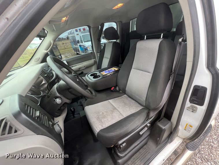 image for item ID9313 2009 GMC Sierra 2500HD  Ext. Cab pickup truck