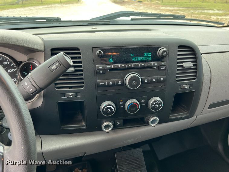 image for item ID9313 2009 GMC Sierra 2500HD  Ext. Cab pickup truck