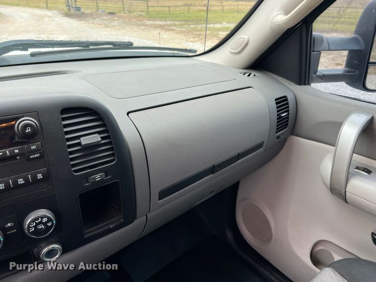 image for item ID9313 2009 GMC Sierra 2500HD  Ext. Cab pickup truck