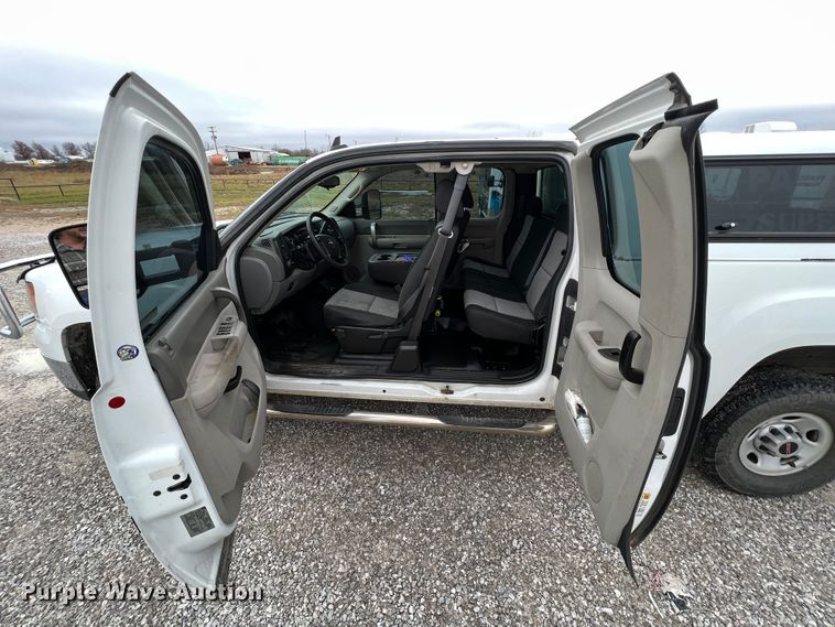 image for item ID9313 2009 GMC Sierra 2500HD  Ext. Cab pickup truck