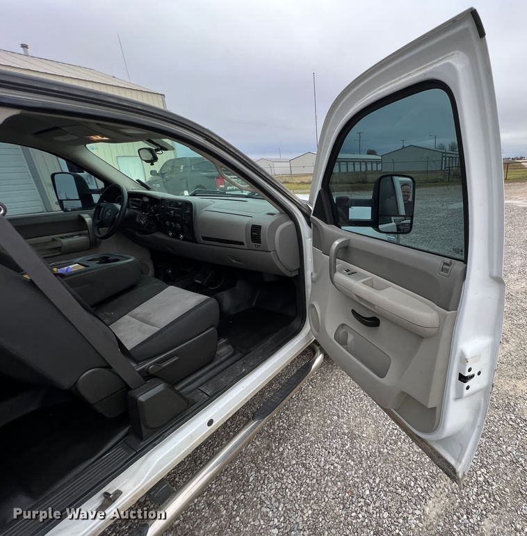 image for item ID9313 2009 GMC Sierra 2500HD  Ext. Cab pickup truck