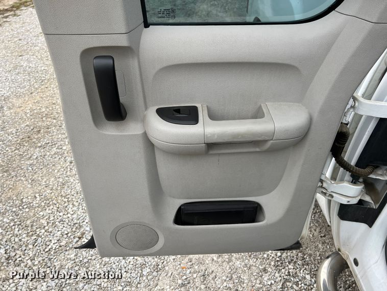 image for item ID9313 2009 GMC Sierra 2500HD  Ext. Cab pickup truck