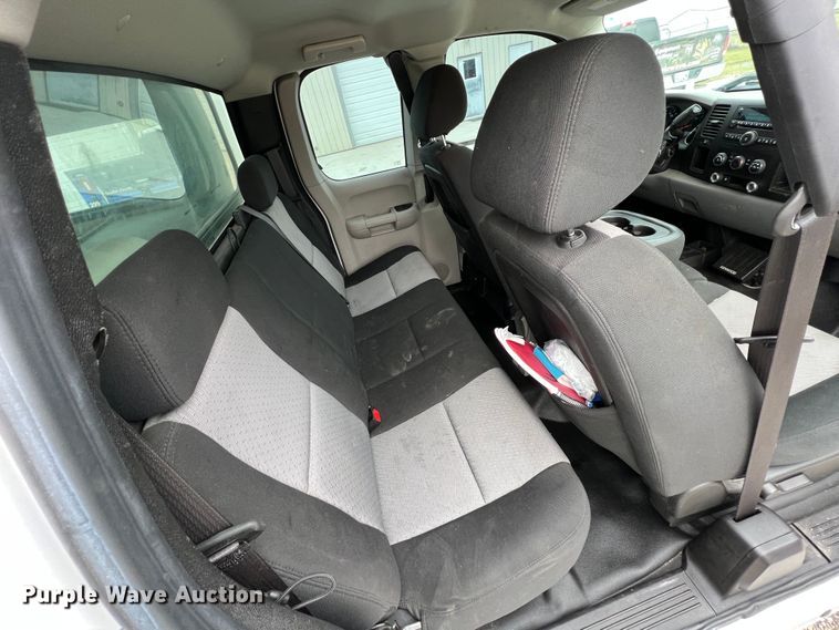 image for item ID9313 2009 GMC Sierra 2500HD  Ext. Cab pickup truck