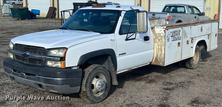 image for item ID9322 2004 Chevrolet Silverado 3500  utility bed pickup truck