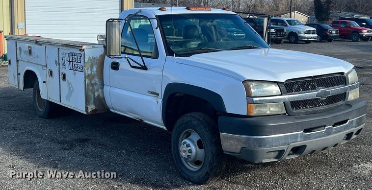 image for item ID9322 2004 Chevrolet Silverado 3500  utility bed pickup truck