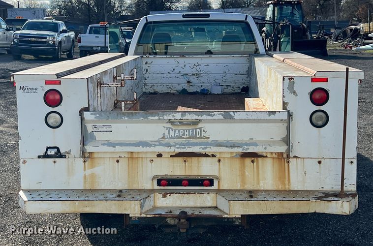 image for item ID9322 2004 Chevrolet Silverado 3500  utility bed pickup truck