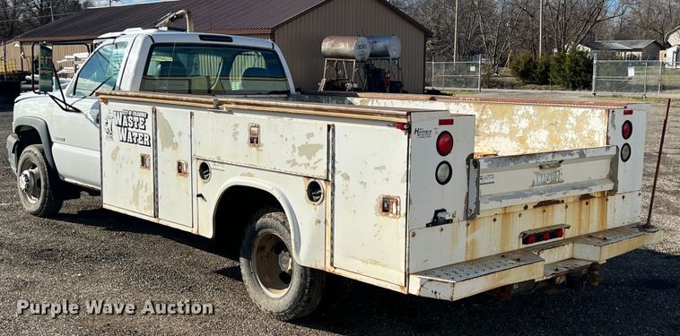 image for item ID9322 2004 Chevrolet Silverado 3500  utility bed pickup truck