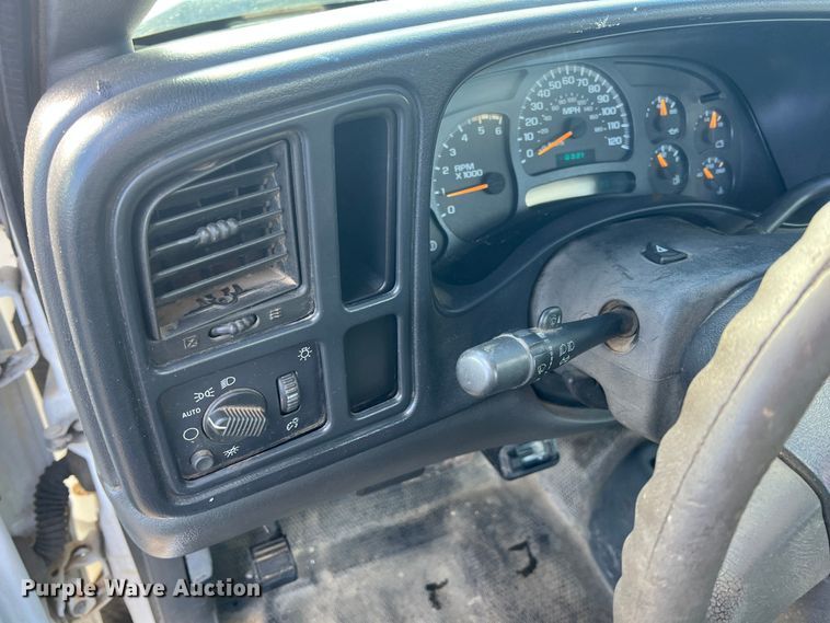 image for item ID9322 2004 Chevrolet Silverado 3500  utility bed pickup truck