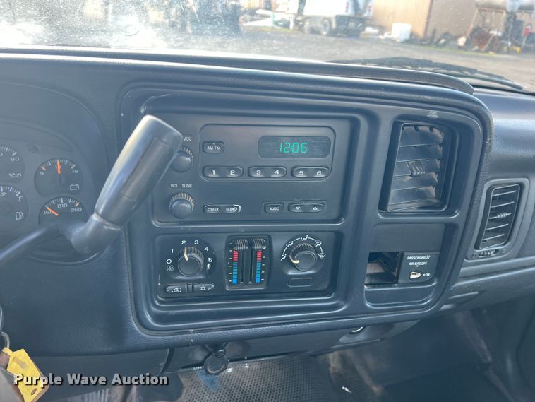 image for item ID9322 2004 Chevrolet Silverado 3500  utility bed pickup truck