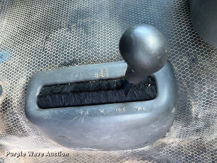 image for item ID9322 2004 Chevrolet Silverado 3500  utility bed pickup truck