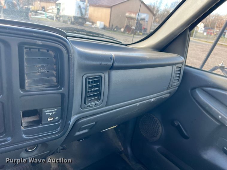 image for item ID9322 2004 Chevrolet Silverado 3500  utility bed pickup truck