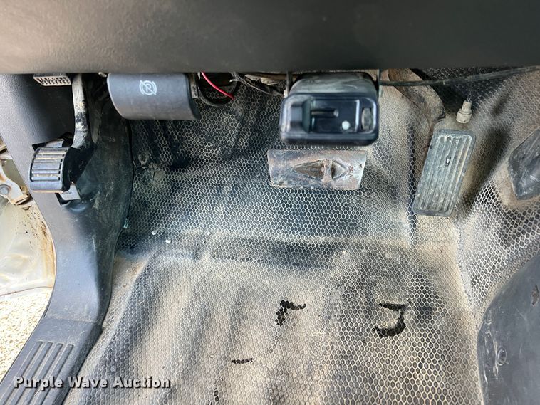 image for item ID9322 2004 Chevrolet Silverado 3500  utility bed pickup truck