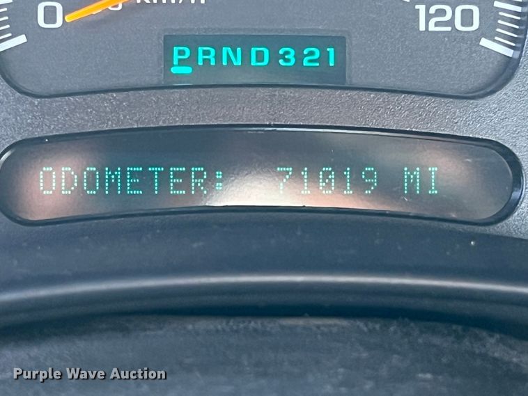 image for item ID9322 2004 Chevrolet Silverado 3500  utility bed pickup truck