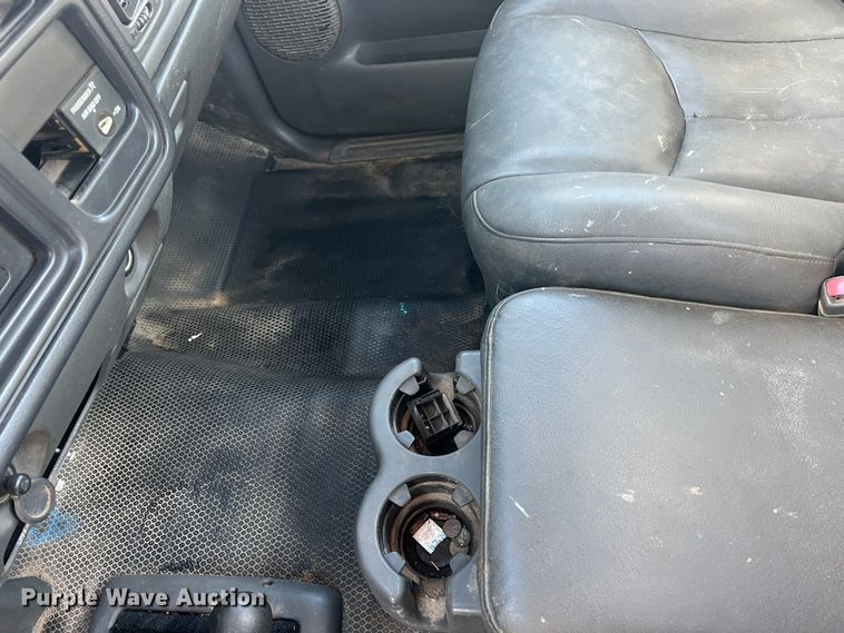 image for item ID9322 2004 Chevrolet Silverado 3500  utility bed pickup truck